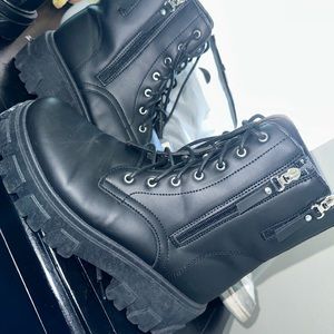 Double zip all black boots